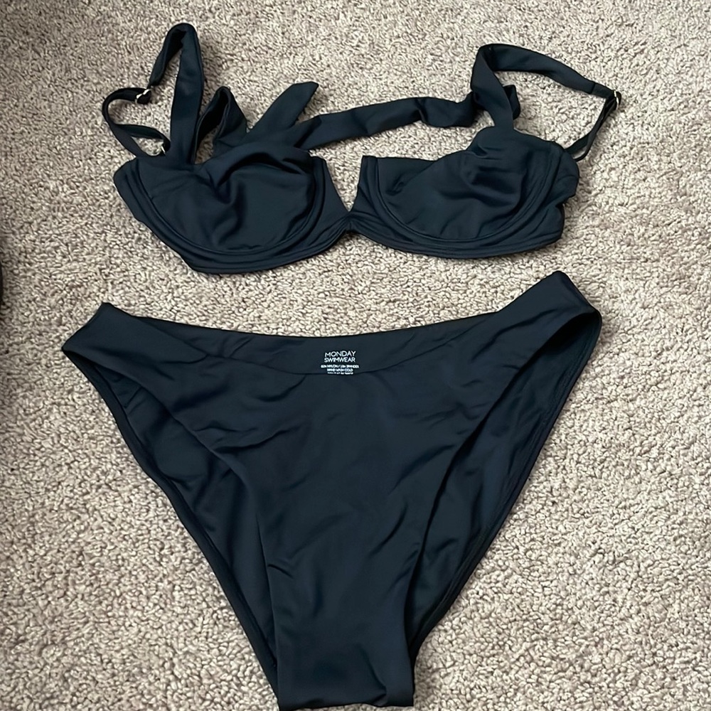 Monday Swimwear- Clovelly Top and Seychelles Bottom